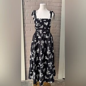 Abercrombie & Fitch NWT Black and White Floral  Dress MP